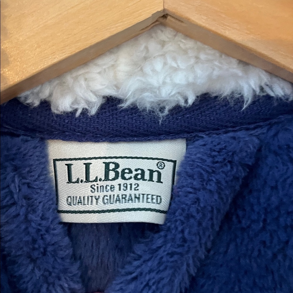 LL Beans Wicked Plush Navy Hooded Robe - Picture 3 of 6
